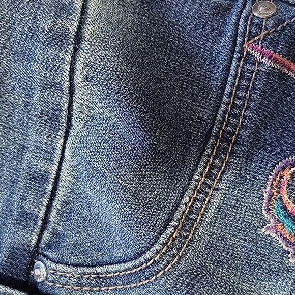 Chico's Blue Embroidered Cropped Jeans Sz 2.5 - Picture 3 of 16